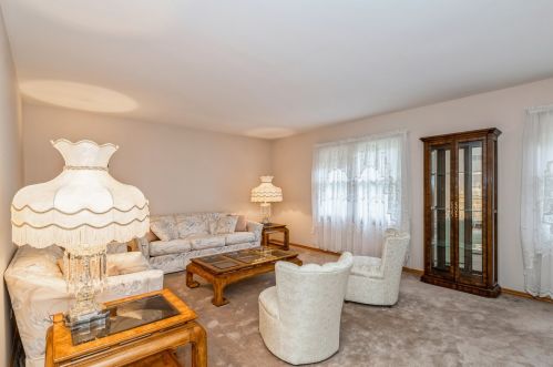 4327 Crabtree Ct, Gurnee, IL 60031-3475