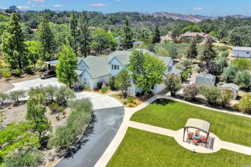 3945 Solar Hills Dr, Vacaville, CA 95688-9757