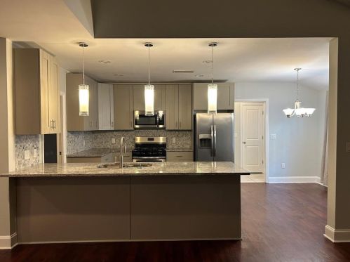 2587 Lakeshore Dr, Atlanta GA  30337-4929 exterior