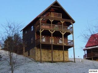 513 Hideaway Ridge Cir, Pigeon Forge, TN 37862-4447