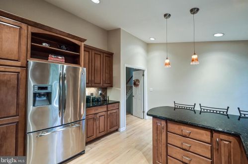 9010 Parliament Dr, Springfield VA  22015-2152 exterior