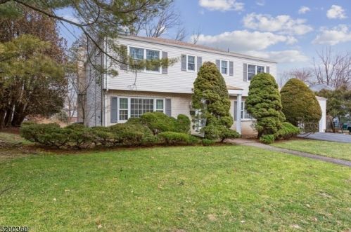11 Cunningham Dr, Town Center, NJ 07052-2235