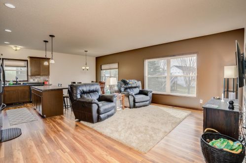 1190 Landings Ln, Minnetrista, MN 55388