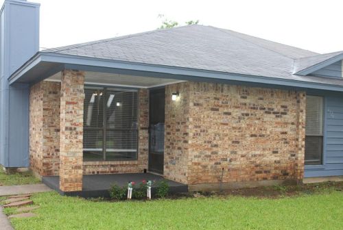 6821 Sierra Dr, Fort Worth TX  76180-6135 exterior