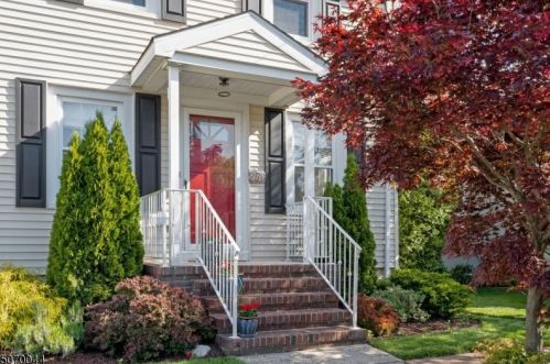 256 Hazel Ave, Garwood, NJ 07027-1423