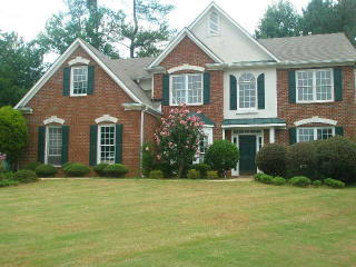 1020 Wake Robin Cir, Lilburn, GA 30047-1881