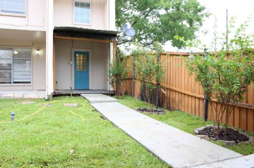 304 Arborview Dr, Garland TX  75043-2932 exterior