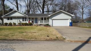 1207 Seymour St, Benton, IL 62812-1873