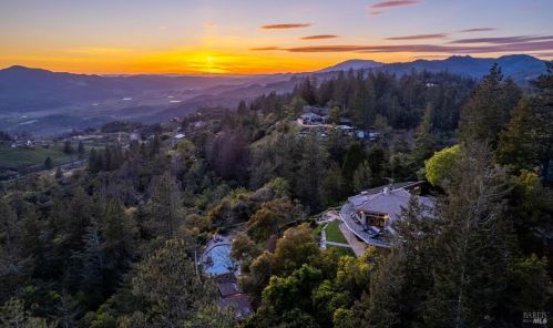 568 Sunset Dr, Angwin, CA 94508-9631