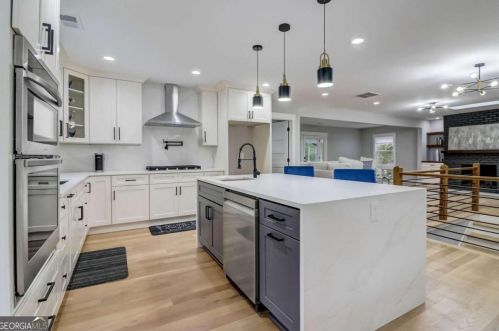 740 Moores Mill Rd, Atlanta GA  30327-1561 exterior