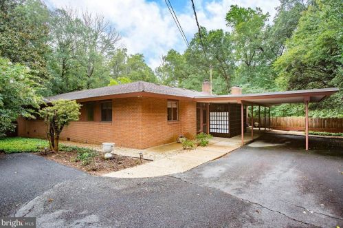 1726 Greenway Dr, Fredericksburg, VA 22401-5209