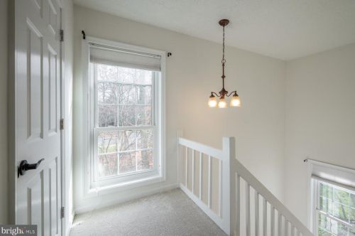 11946 Cardamom Dr, Woodbridge, VA 22192-1437