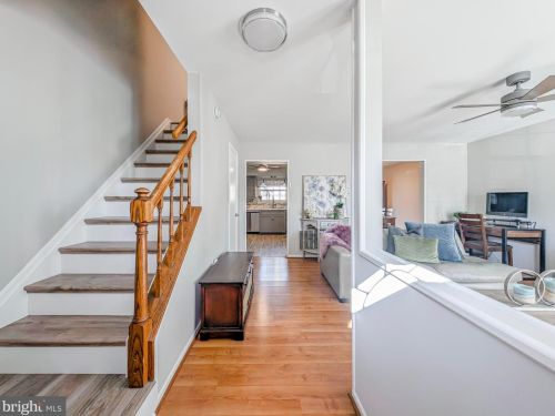 2878 Burgundy Pl, Woodbridge, VA 22192-1917