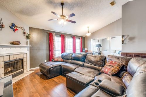 6881 Moss Ln, Fort Worth TX  76182-7039 exterior