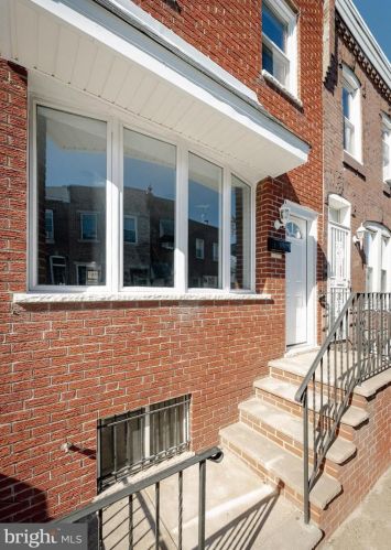 2512 Iseminger St, Philadelphia, PA 19148-4318