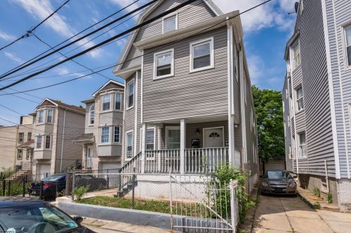 13 22nd St, Irvington, NJ 07111-3617