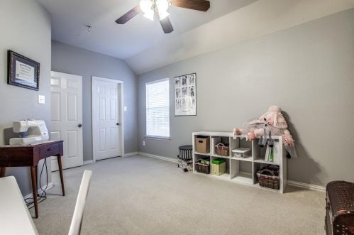 2561 Grn Oak Dr, Carrollton TX 75010-4221 exterior