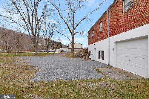 1378 Valley Rd, Berkeley Springs WV  25411-4801 exterior