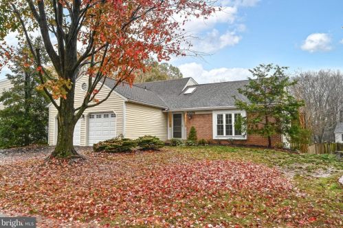 5074 Queens Wood Dr, Springfield VA  22015-1530 exterior