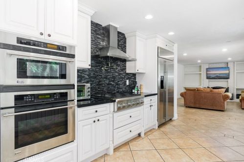 7385 Calle Granada, Anaheim CA  92808-1033 exterior