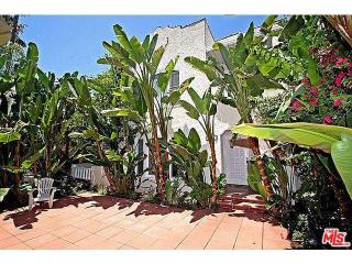 1033 La Jolla Ave, Los Angeles CA  90035-2530 exterior