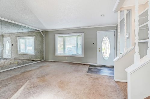 215 Riverside Dr, Lemont, IL 60440-2327