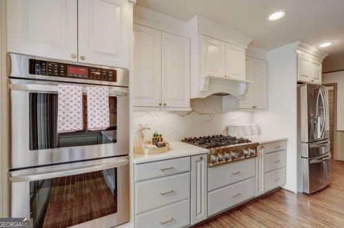 400 Breakwater Rdg, Atlanta GA  30328-1808 exterior