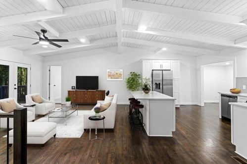 2138 Drew Valley Rd, Atlanta GA  30319-3918 exterior