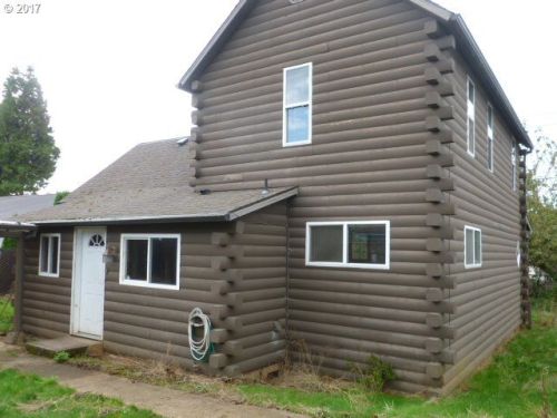 162 Main St, Estacada, OR 97023-8858