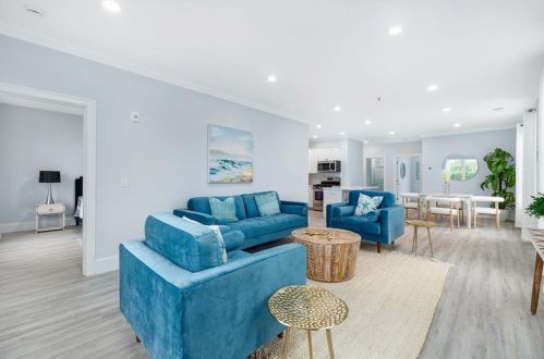 21 Clark St, Westerly, RI 02891-2101
