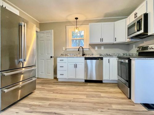 22 Chestnut St, Tilton, NH 03276-5546