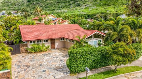 1091 Kalapaki St, Honolulu HI  96825-2710 exterior