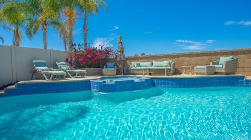 17677 Cedarwood Dr, Riverside CA  92503-7039 exterior