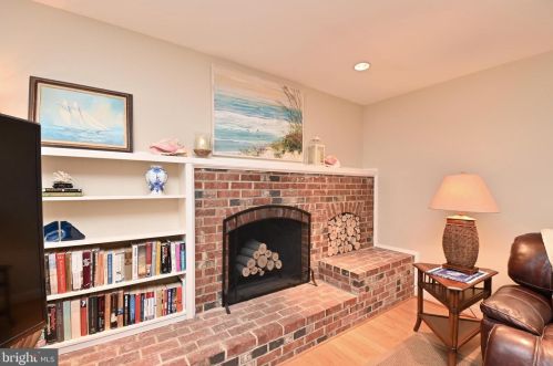 7724 Carrleigh Pkwy, Springfield VA  22152-1307 exterior