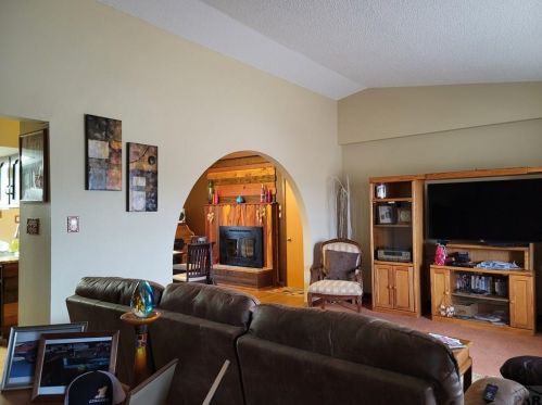 40 Glenrose Dr, Pueblo, CO 81007-1855