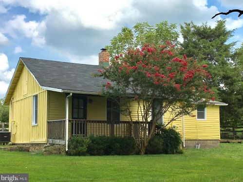 2628 Five Points Rd, Marshall, VA 20115-3404