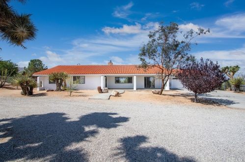 58427 Joshua Ln, Yucca Valley, CA 92284-6375