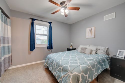 1075 Big Eagle Trl, Carol Stream IL  60188 exterior