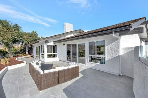 323 Calle Empalme, San Clemente CA  92672-2105 exterior
