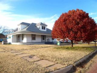 423 8th St, Memphis, TX 79245-2513