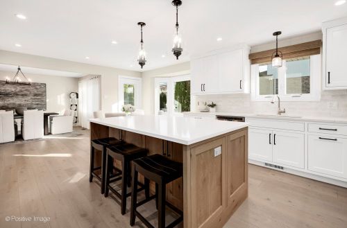 303 Waterford Dr, Willowbrook IL  60527-5463 exterior