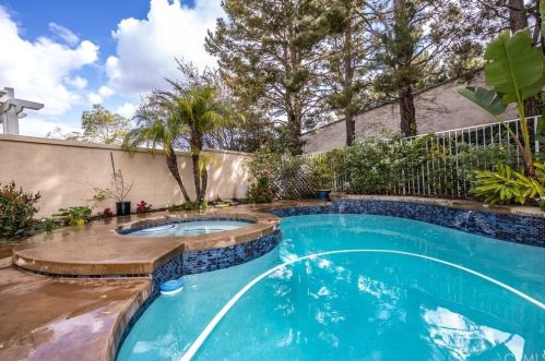 1098 Rexford Ln, Anaheim CA  92808-2333 exterior