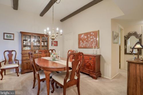 185 Valleybrook Dr, Lancaster PA  17601-4620 exterior