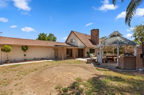 2662 Sovereign Way, Riverside CA  92506-5120 exterior