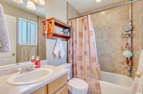 5442 Aristada Ave, Taylorsville UT 84081-5200 exterior