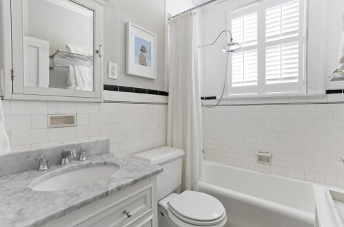 18 Collier Rd, Atlanta GA  30309-1739 exterior