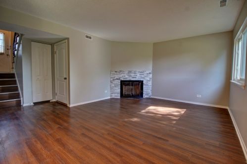 1783 Fulton Ln, Hanover Park, IL 60133-5911