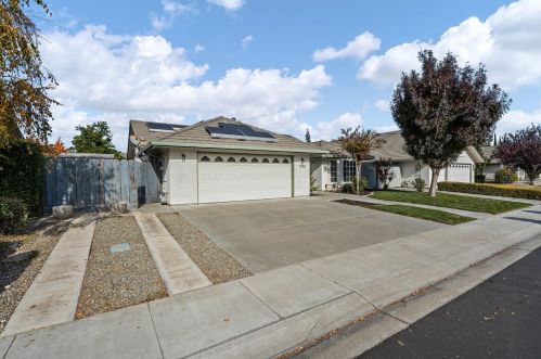 1673 Nehemiah Dr, Manteca, CA 95336-8528