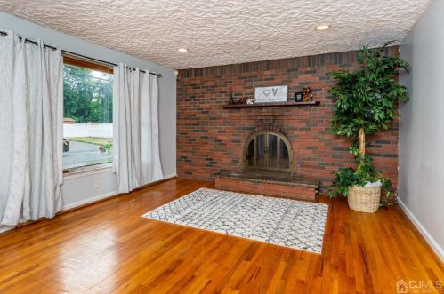 358 Hazelwood Pl, Piscataway, NJ 08854-1716