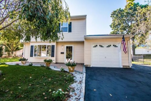 3 Wood Rd, Hazlet, NJ 07730-1423